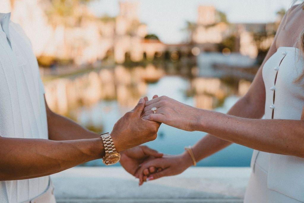 carousel-hero-element image-0